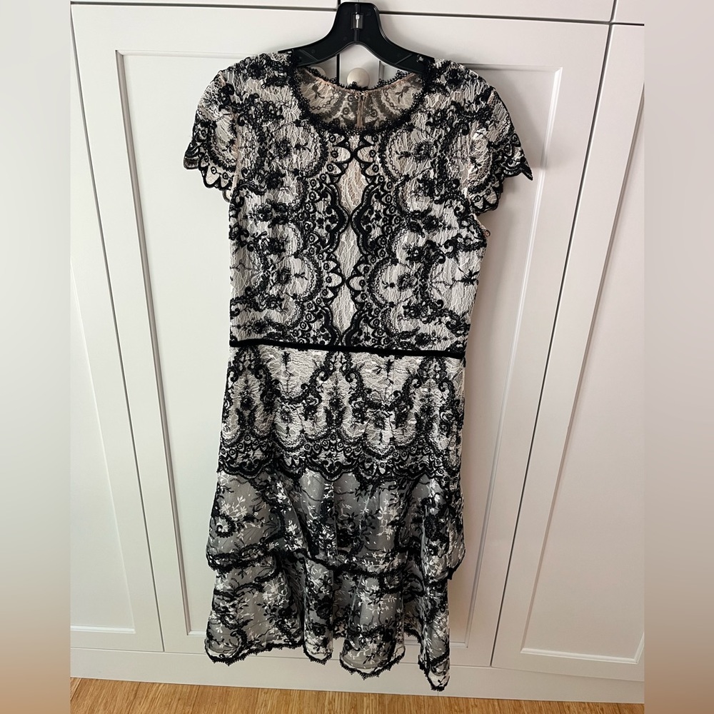 NWT Marchesa Notte Cap Sleeve Lace Dress Size 14